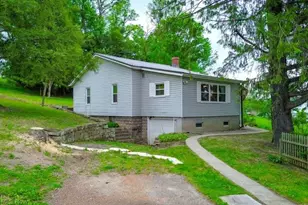 136 E Wheeling St, Cadiz, OH 43907 - Photo 4