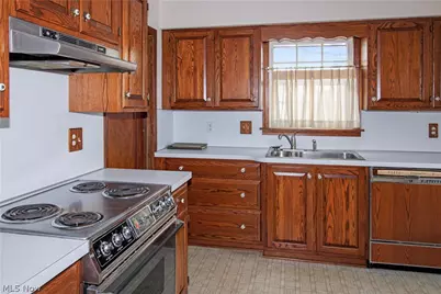 325 Jefferson Street, Port Clinton, OH 43452 - Photo 6