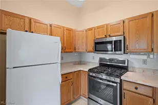 1235 Candlewick Ln, Grandview Heights, OH 44147 - Photo 6