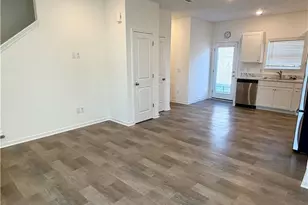 677 Crossings Ln, Akron, OH 44320 - Photo 8