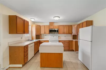 5104 Liberty Lane #A, Willoughby, OH 44094 - Photo 4