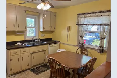 1661 Empire Road, Wickliffe, OH 44092 - Photo 4
