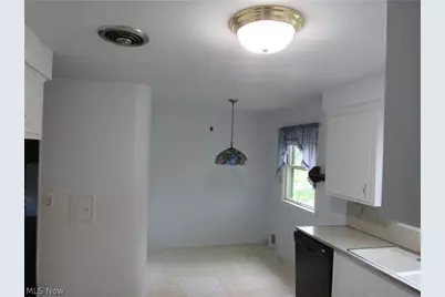 4946 Fairlawn Road, Lyndhurst, OH 44124 - Photo 6
