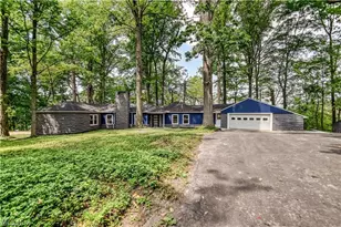 2531 Timberline Dr, Willoughby Hills, OH 44094 - Photo 2