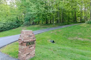 9323 Regency Woods Dr, Kirtland, OH 44094 - Photo 2