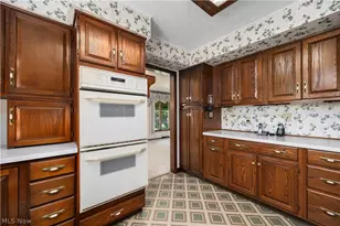 3516 Meadowbrook Dr, Lorain, OH 44053 - Photo 10