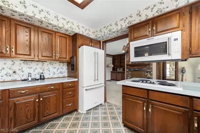 3516 Meadowbrook Drive, Lorain, OH 44053 - Photo 4