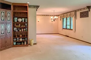 3516 Meadowbrook Dr, Lorain, OH 44053 - Photo 4