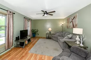 614 N Hidden Valley Rd, Cuyahoga Falls, OH 44223 - Photo 12