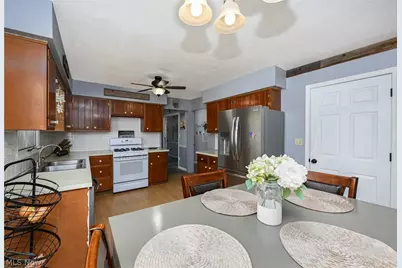614 N Hidden Valley Road, Cuyahoga Falls, OH 44223 - Photo 22