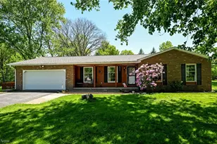 614 N Hidden Valley Rd, Cuyahoga Falls, OH 44223 - Photo 1