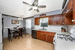 614 N Hidden Valley Rd, Cuyahoga Falls, OH 44223 - Photo 16