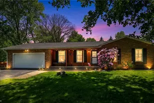 614 N Hidden Valley Rd, Cuyahoga Falls, OH 44223 - Photo 2