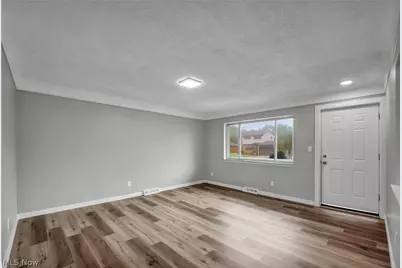5597 Kenton Avenue, Maple Heights, OH 44137 - Photo 4