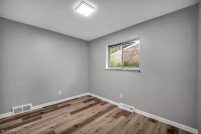 5597 Kenton Avenue, Maple Heights, OH 44137 - Photo 16