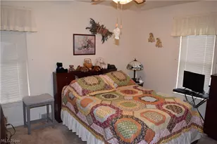 132 N Sugar St, St Clairsville, OH 43950 - Photo 2
