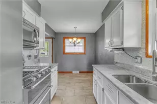 316 Thelma Dr, Sheffield Lake, OH 44054 - Photo 12