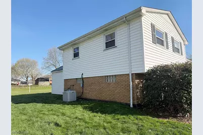 7090 Hillridge Avenue NE, Canton, OH 44721 - Photo 4