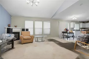 560 Canterbury Ln, Sagamore Hills, OH 44067 - Photo 4
