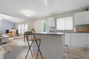 560 Canterbury Ln, Sagamore Hills, OH 44067 - Photo 8
