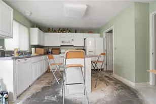 560 Canterbury Ln, Sagamore Hills, OH 44067 - Photo 6