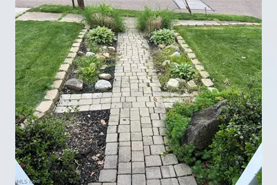 153 W Burns Avenue, Akron, OH 44310 - Photo 2