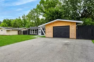 9151 Cranbrook Dr, Northfield Center, OH 44067 - Photo 4