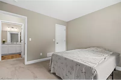 666 Treadway Boulevard, Sheffield Lake, OH 44054 - Photo 22