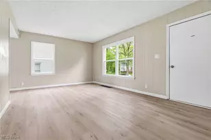 1381 Greenwood Ave, Akron, OH 44320 - Photo 8
