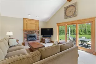 9475 Stafford Rd, Chagrin Falls, OH 44023 - Photo 18