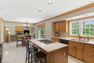 9475 Stafford Rd, Chagrin Falls, OH 44023 - Photo 14