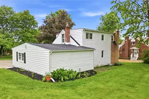 2413 W Manor Ave, Youngstown, OH 44514 - Photo 6