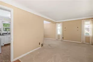 4810 Westbourne Rd, Lyndhurst, OH 44124 - Photo 8
