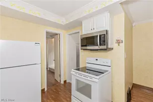 4810 Westbourne Rd, Lyndhurst, OH 44124 - Photo 2