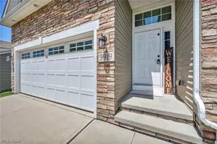 9919 Country Scene Ln, Mentor, OH 44060 - Photo 2