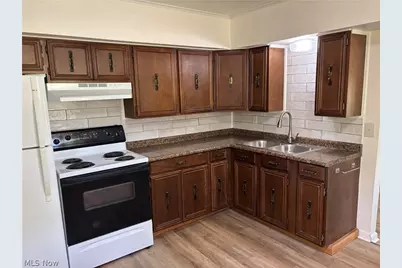 300 Henry, East Liverpool, OH 43920 - Photo 4