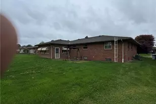 592 W Omar St, Struthers, OH 44471 - Photo 8