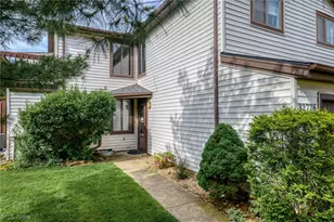 32726 Washington Ct, Solon, OH 44139 - Photo 2