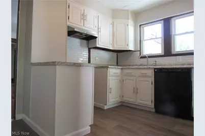 1056 Raymond Street NW, Warren, OH 44485 - Photo 4