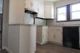 1056 Raymond St NW, Warren, OH 44485 - Photo 4