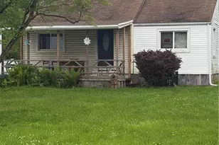 525 Wabash Ave N, Brewster, OH 44613 - Photo 2