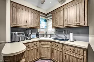 15300 Northwood Ave, Maple Heights, OH 44137 - Photo 8