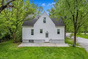 86 Southeast Ave, Tallmadge, OH 44278 - Photo 2