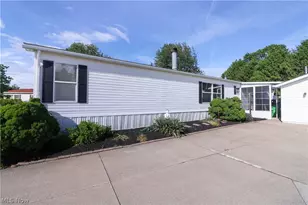 571 Sand Trap Cir, Painesville, OH 44077 - Photo 2