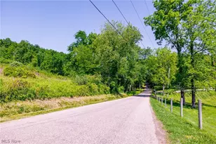 5568 Schoolhouse Rd, Frazeysburg, OH 43822 - Photo 1