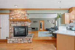 6308 Manchester Rd, New Franklin, OH 44216 - Photo 8
