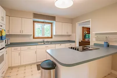 300 Tanglewood Trail, Wadsworth, OH 44281 - Photo 8