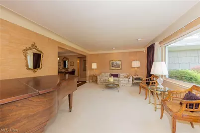 1750 Kenton Circle, Lyndhurst, OH 44124 - Photo 2