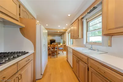 1750 Kenton Circle, Lyndhurst, OH 44124 - Photo 10