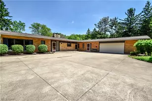 28833 Clark Dr, Wickliffe, OH 44092 - Photo 2